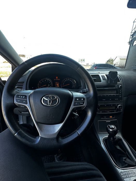 Toyota Avensis 1.8 бензин