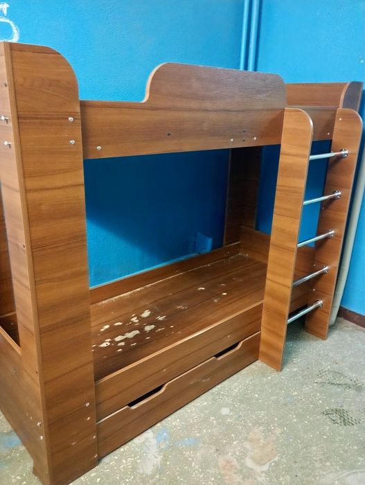 Двухярусне ліжко