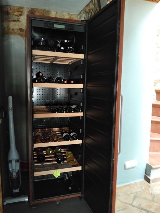 Grande garrafeira climatizada La Sommelière – 450 litros