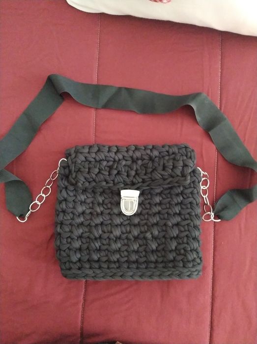 Mala preta feita à mão