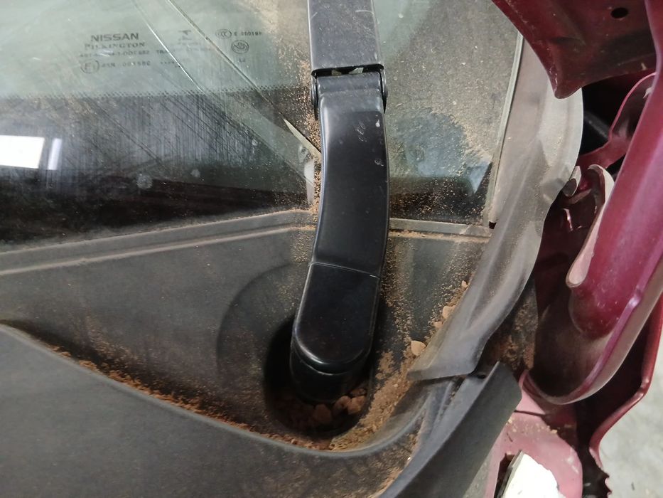 Haste / braço de escova limpa vidros frente esquerda NISSAN Micra V (K