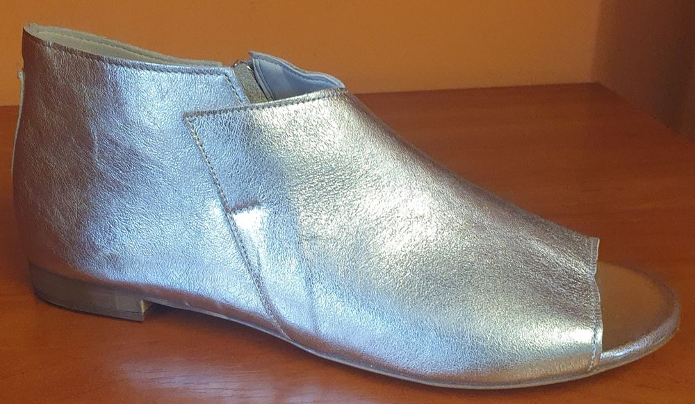 Buty bez palcy  złoty kolor  ze skóry naturalnej Caroline  r. 40