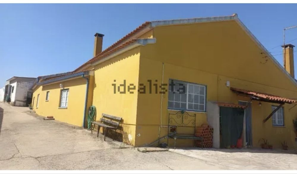 Quinta com vasto terreno