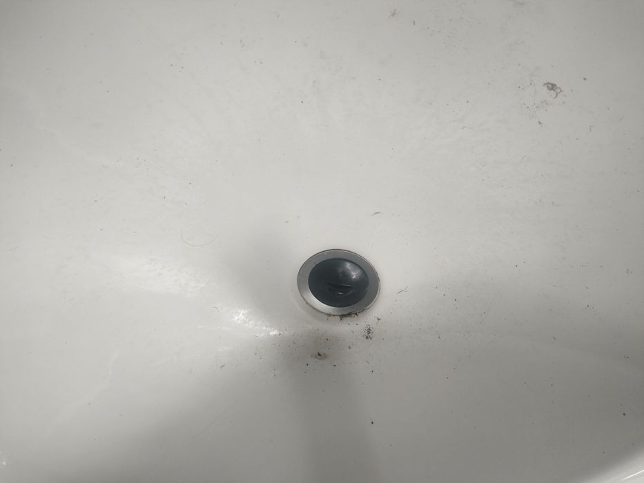 Lavatório oval com uma torneira