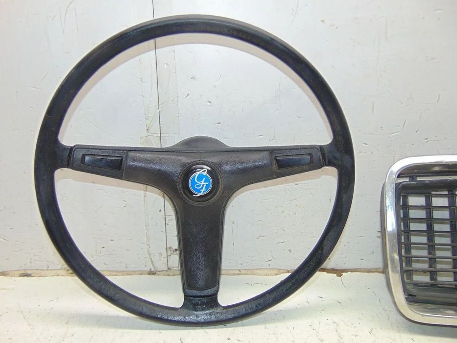 Mazda 818 Volante/Grelha