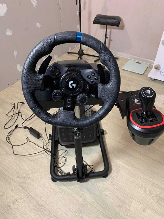 Logitech G923 PC/PS разом зі стійкою