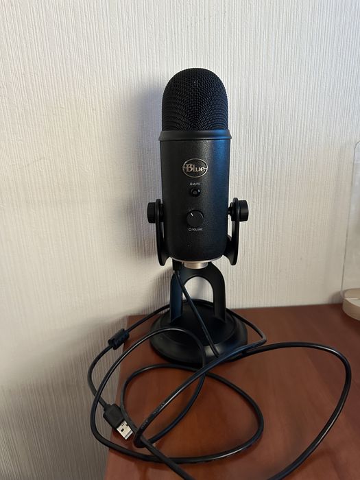 Микрофон Blue Yeti Pro