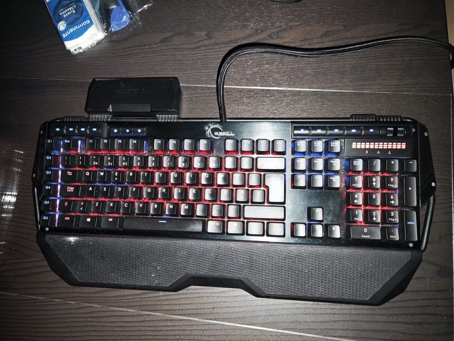 Teclado Mecânico G.Skill Ripjaws KM780 RGB – Switches Cherry MX