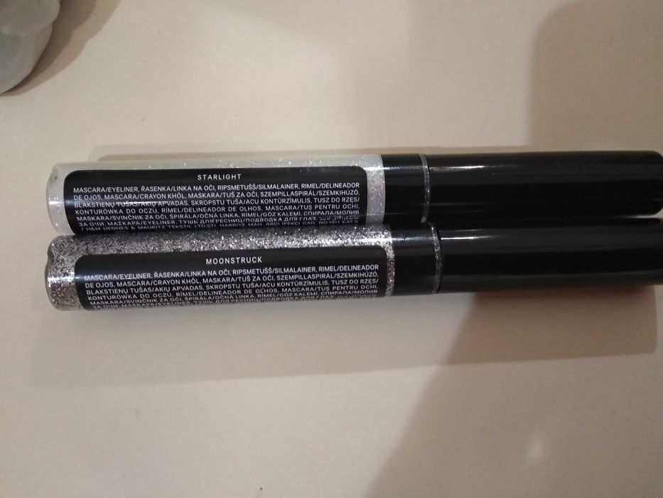 Máscara/Eyeliner brilhante da H&M