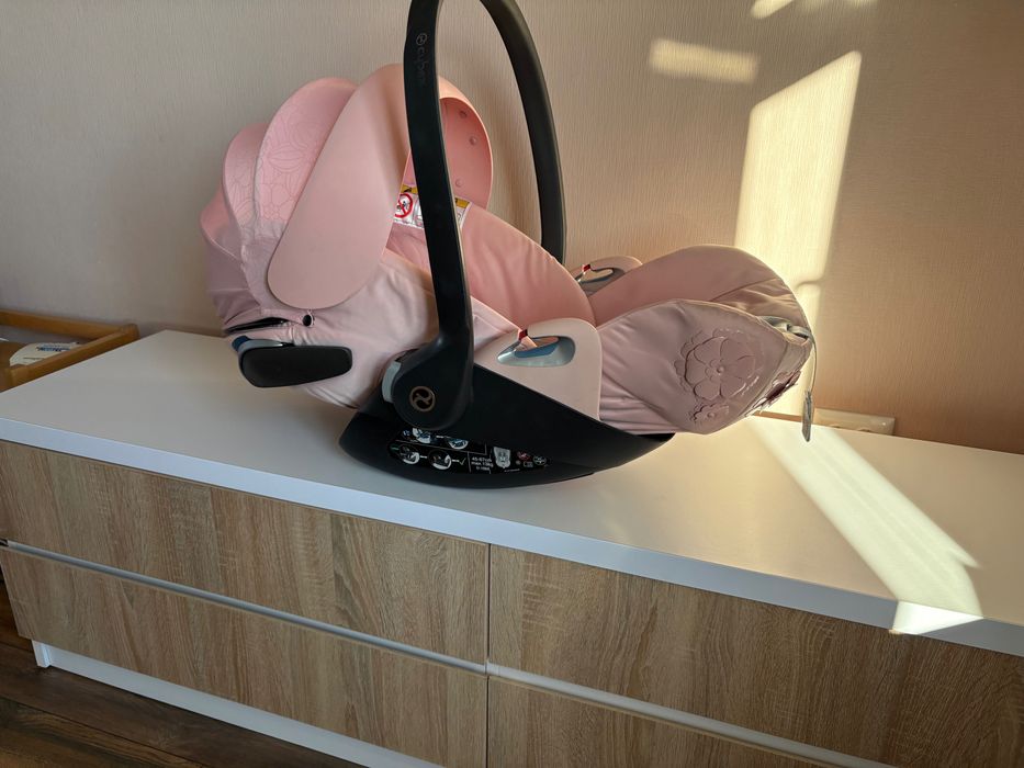 Продам автокрісло Cybex Cloud Z i-Size Simply Pink Flowers