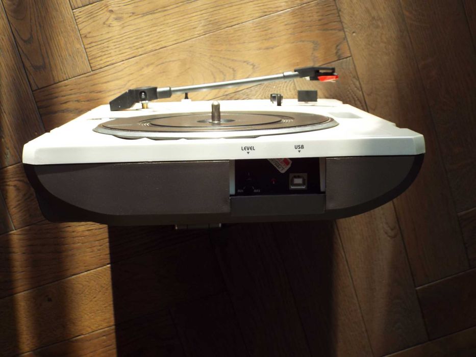 Gramofon Vestax Handy Trax USB 09W06