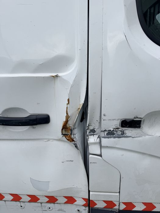 Opel Movano 2.3 L4H2 a trabalhar e andar, iva dedutivel,  grade de teto e barras de led’s incluídas.