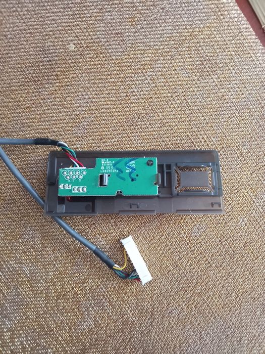 Пульт до телевізора Kivi 50UR50GU, плата включення IR-датчик.