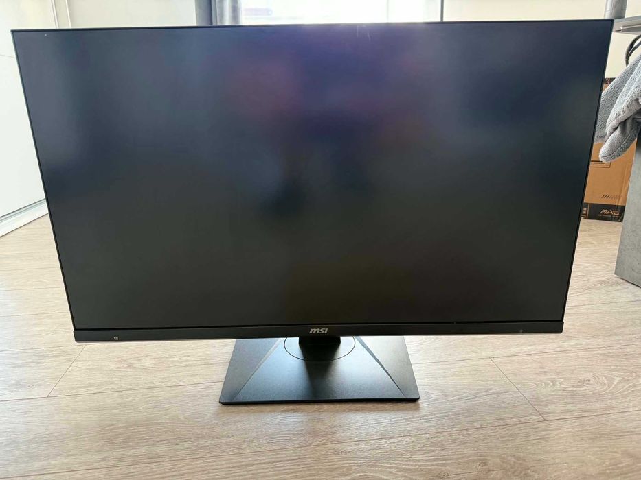 Monitor MSI MAG 322UPF - uszkodzony
