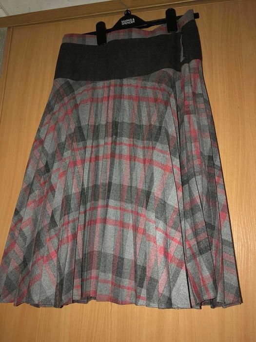 Тепла осіння-зимня сіра ділова спідниця в клітинку SAVAGE розмір 44