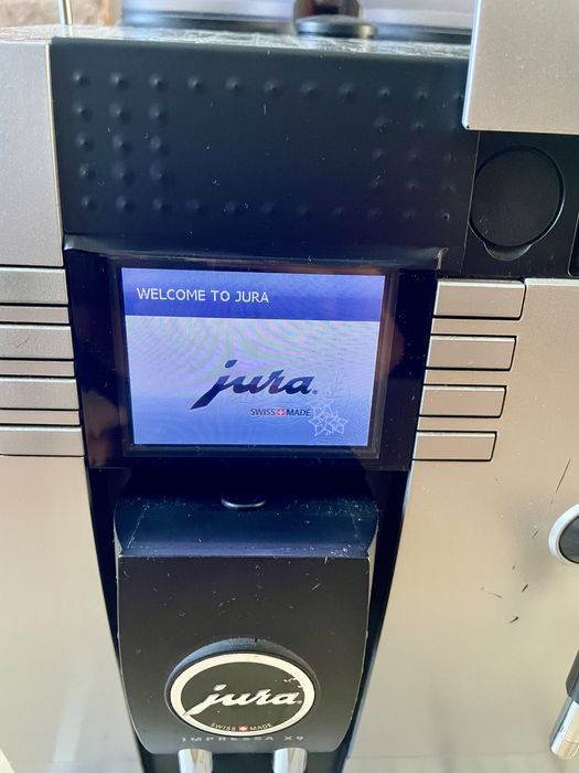 Jura Impressa X9 Win – професійна кавомашина з екраном привезена з ЄС