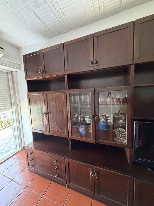 Móvel de Sala em Madeira Maciça de qualidade com vitrine e gavetas