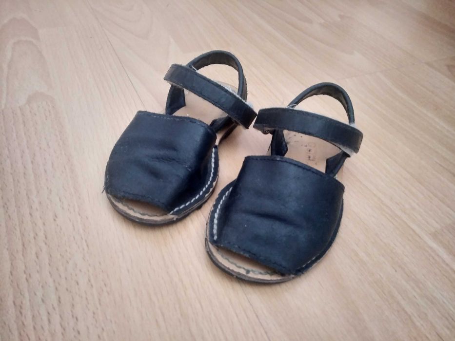 Calçado de menina usado em bom estado