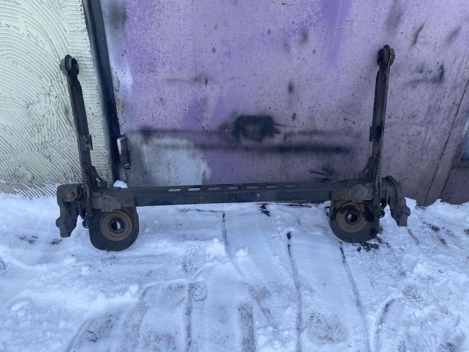 Балка задня задняя Рено трафік Опель Віваро  з хорошими сайлентблоками