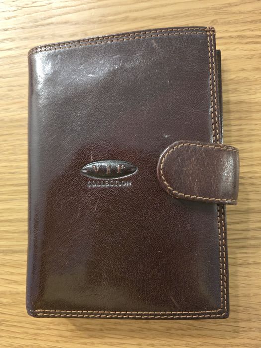 Elegancki Porfel Męski  VIP z  miejscem na banknoty + monety .