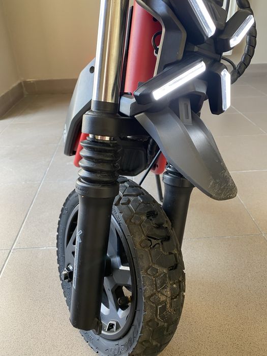 Продам электросамокат Segway Ninebot ZT3 Pro