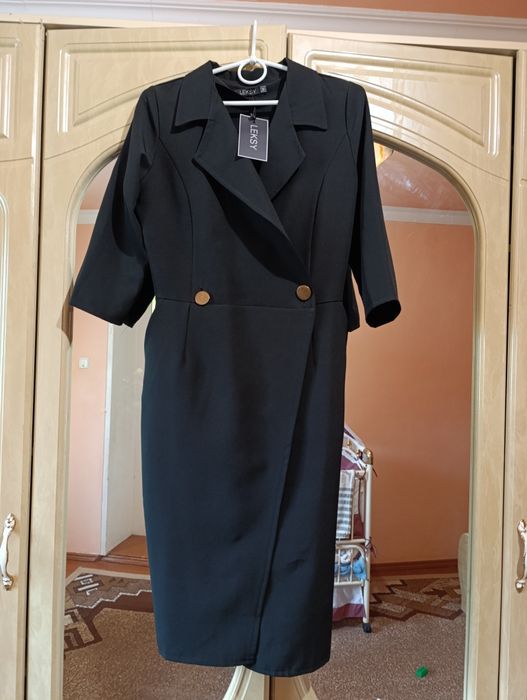 Плаття-піджак, нове чорного кольору.
