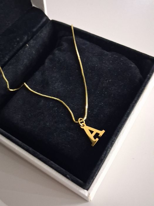 Naszyjnik ze stali chirurgicznej litera A