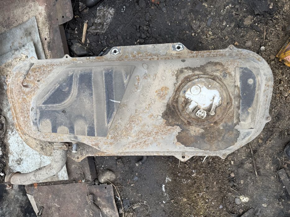 Бак бензобак паливний Mitsubishi Outlander 2.0 phev 12-20 1700b285