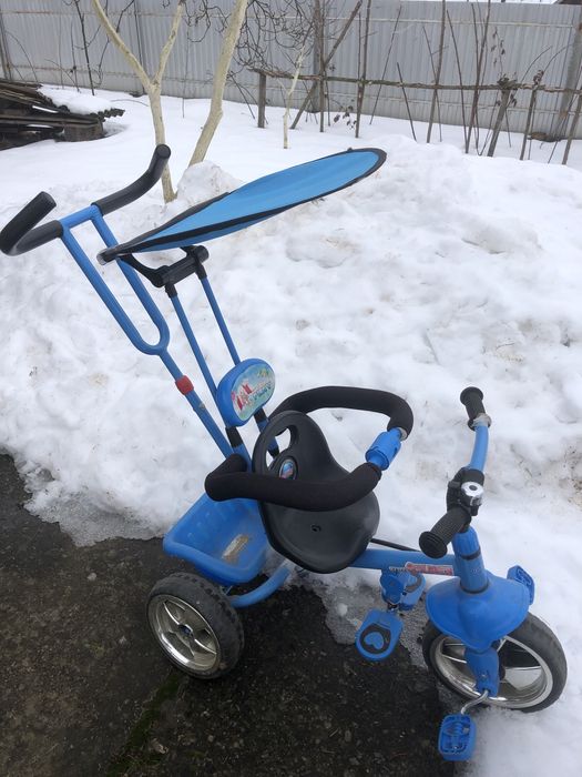 Дитячий велосипед з батьківською ручкою.