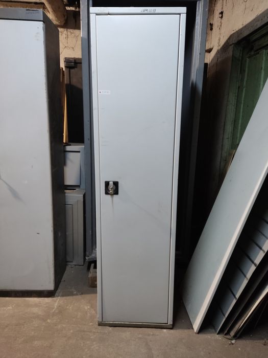 Продаю б.у канцелярську архівну шафу.