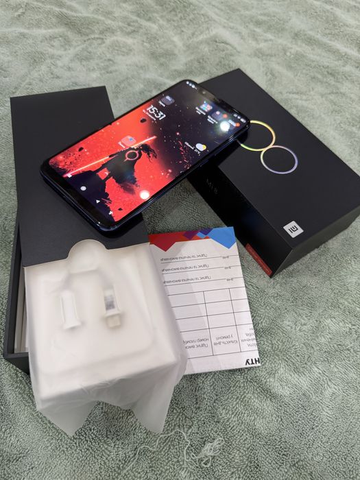 Прдається мобільний телефон Xiaomi mi 8
