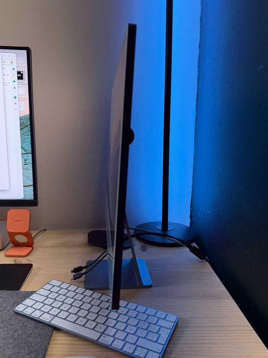 iMac 24" M1 2021 Azul 8GB/256GB 4 portas + Magic Keyboard Touch ID