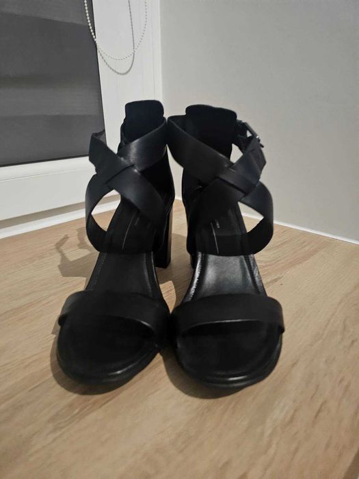 Sandały na obcasie Ecco Shape czarne r. 41