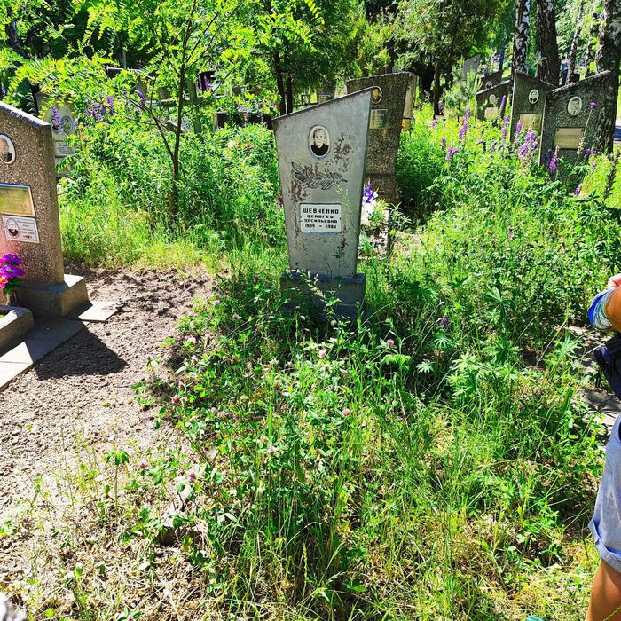 Прибирання могилок(уборка)