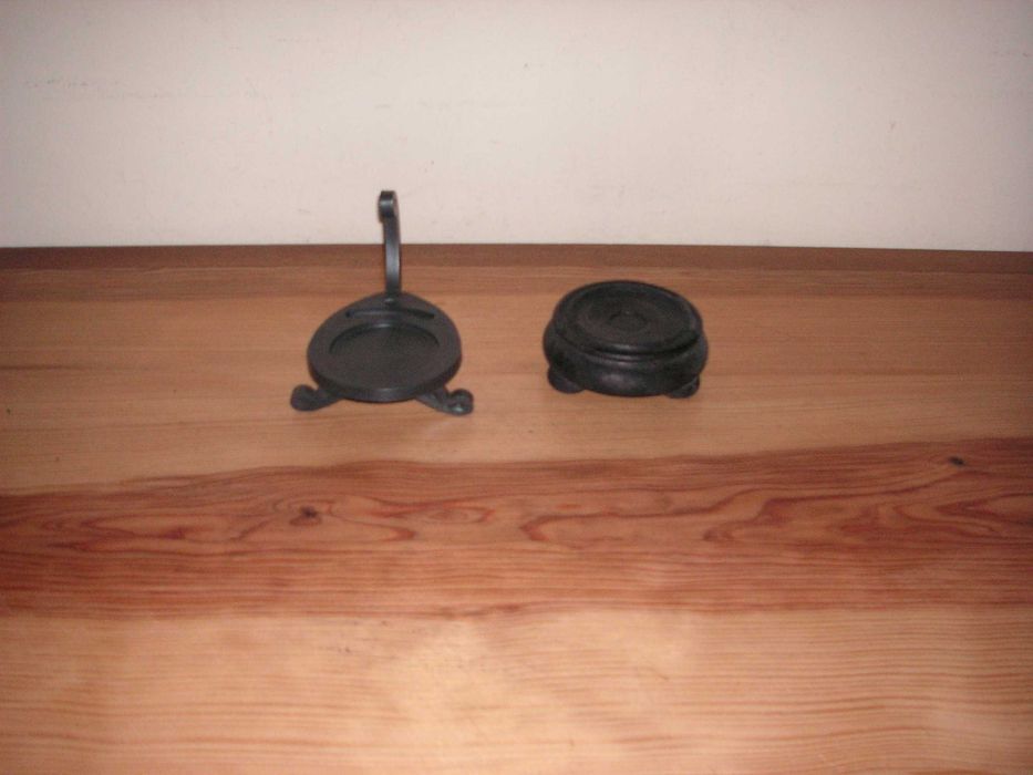 Cup Stand or Small Ornamental Item / Bibelot