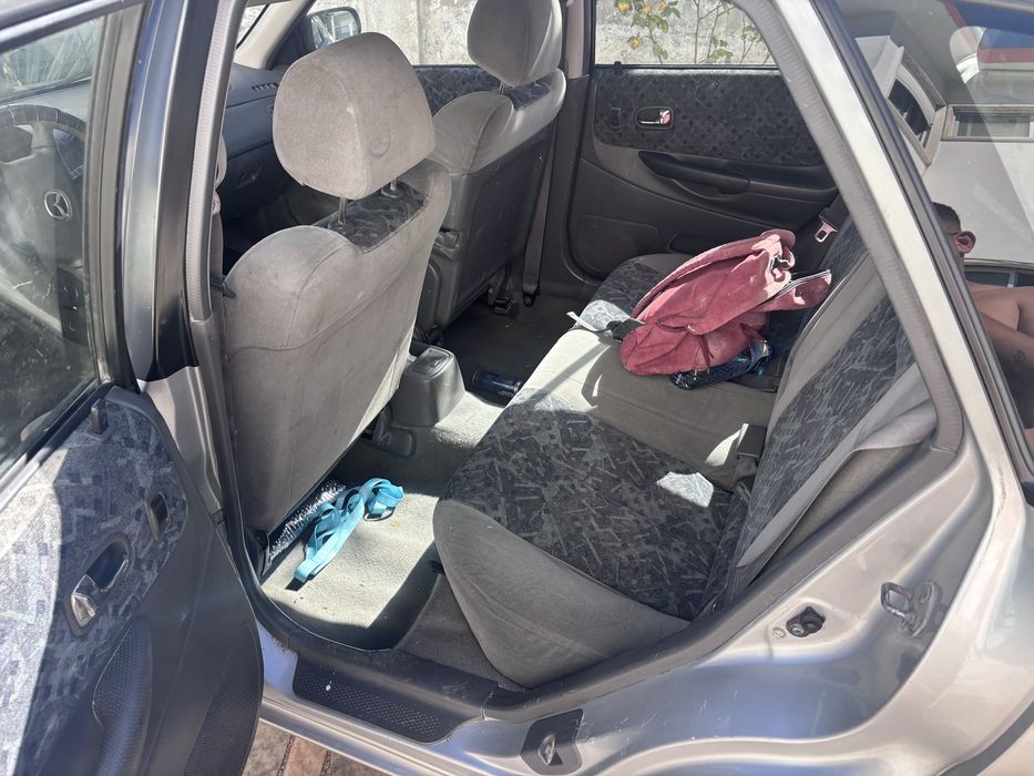 Mazda 323 ano 99