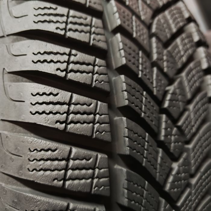 215/60/16 XL Sprzedam komplet opon zimowych Goodyear