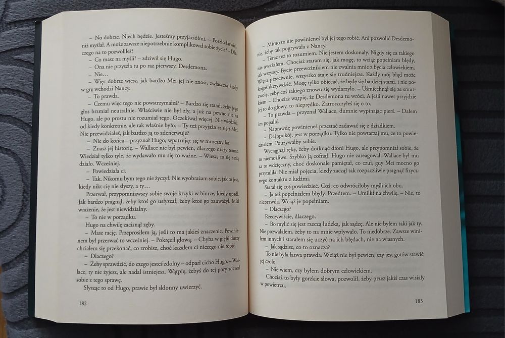 "Pod szepczącymi drzwiami" TJ Klune