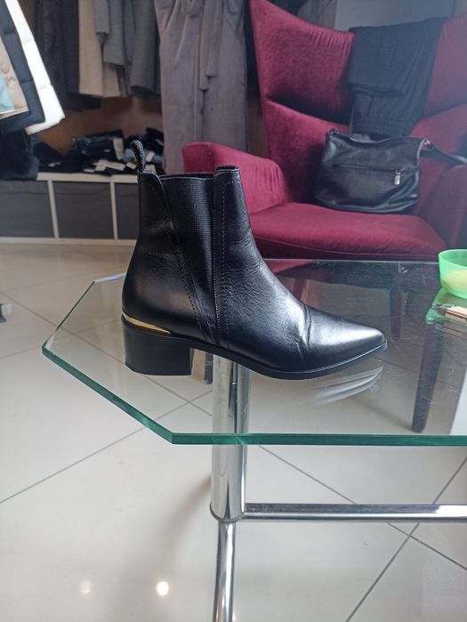 Продам Челсі, козачки. Шкіра. Minelli