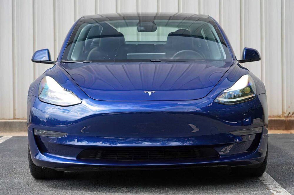 Tesla Model 3      2021
