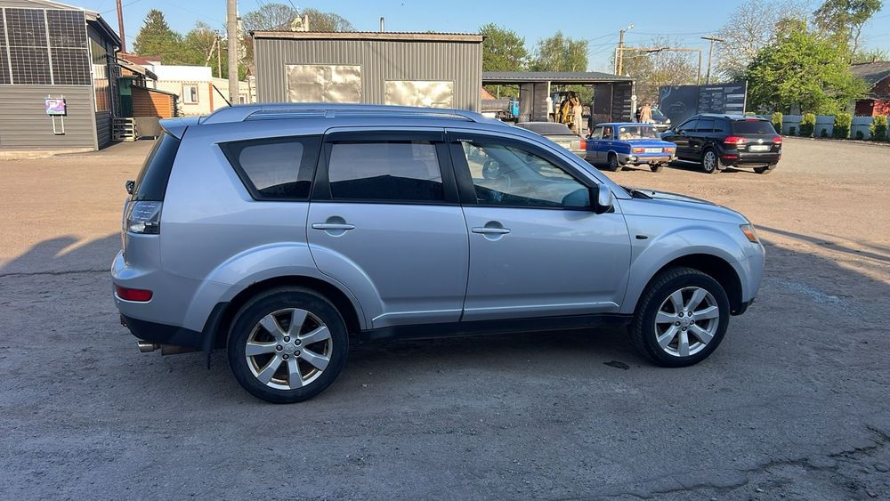 Продам mitsubishi outlander xl