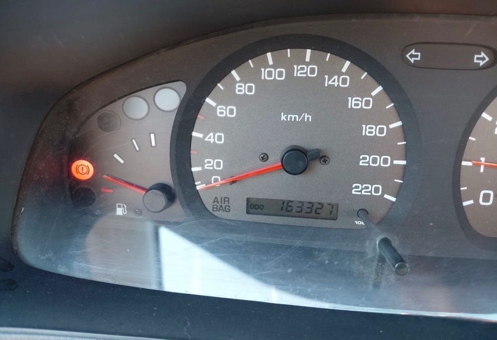 Nissan Almera 16V 1999 Bem estimado um único dono