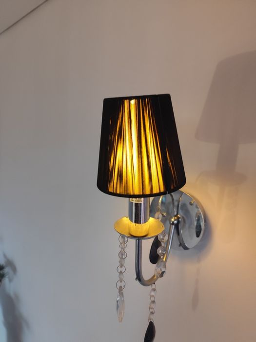Conjunto de Iluminação Elegante – Lustre + Apliques de Parede