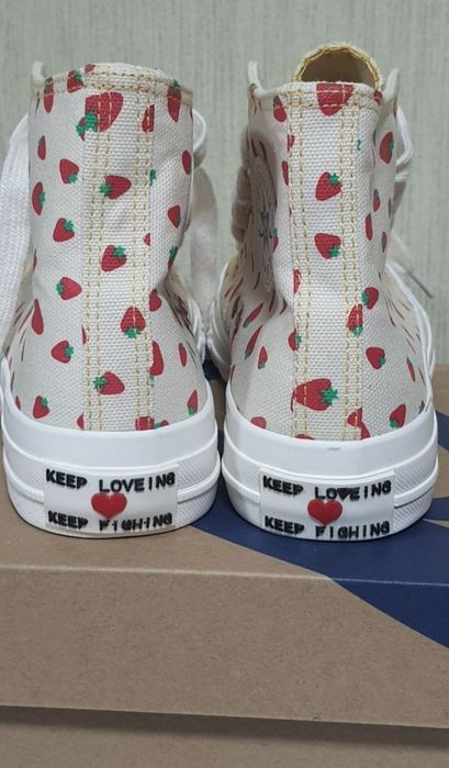 Високі кеди конверси Converse взуття в полуничках