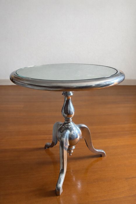 Mesa de apoio espelhada