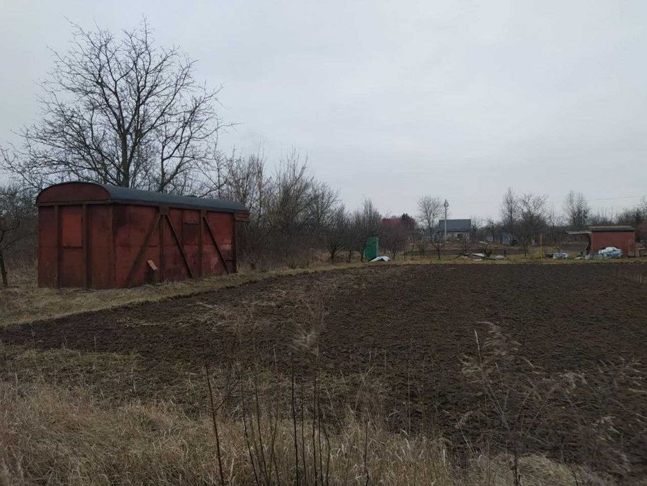 Продам приватизовану ділянку 10 соток в селі Городок