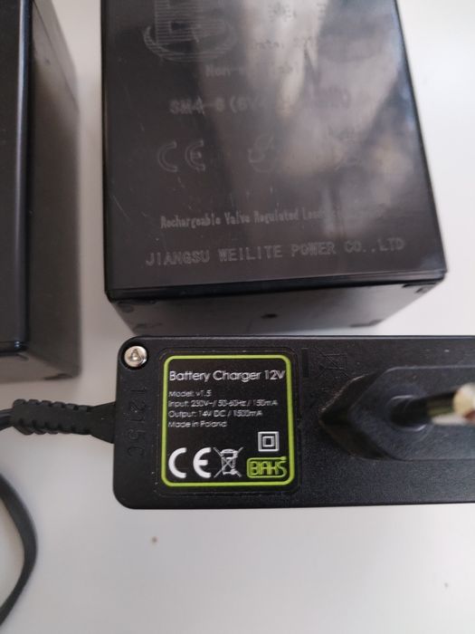 Ładowarka i 2 akumulatory