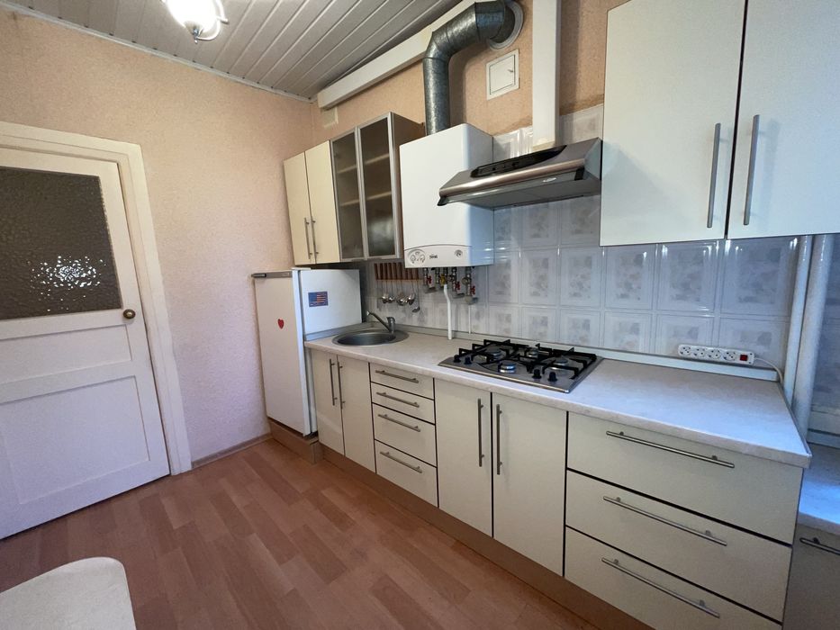 Продам 2 комн. квартиру с ремонтом