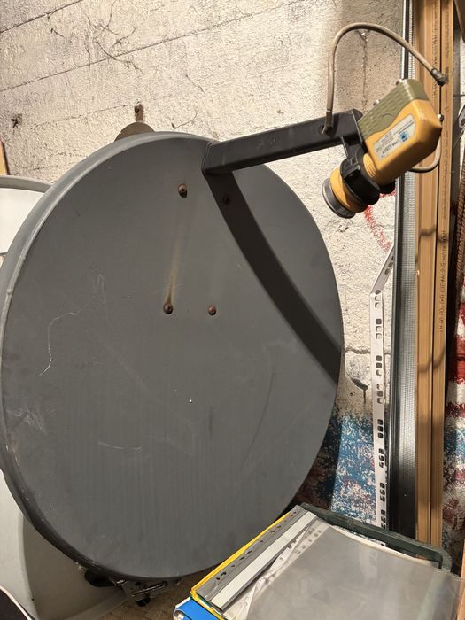 Antena z konwerterem i uchwytem