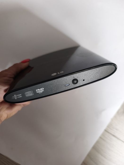 Зовнішній DVD-привід LG Portable Super Multi Drive.